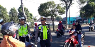 Satlantas Polres Karanganyar Gelar Tiada Hari Tanpa Razia Di Simpang Lima Bejen