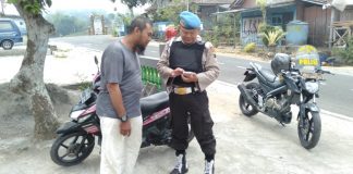 Bhabinkamtibmas Desa HarjosariSosialisasikan Aplikasi Jogo Wargo Jogo Negoro