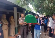 Wujud Rasa Empati, Anggota Polsek Kebakkramat Lelayu ke Rumah Warga
