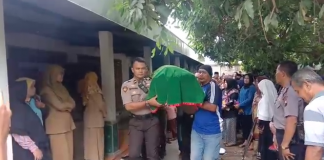 Wujud Rasa Empati, Anggota Polsek Kebakkramat Lelayu ke Rumah Warga