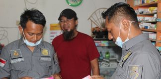 Tim Gabungan Reskrim dan Dinkes Karanganyar Cek Stok Hand Sanitizer, Masker dan Alkohol di apotek