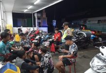 Hampiri Pemuda Nongkrong, Patroli Polsek Matesih Himbauan Untuk Membubarkan Diri
