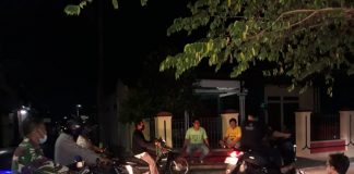 Antisipasi Penyebaran Virus Corona, Anggota Polsek Jaten Himbau Warga Agar Tidak Berkumpul