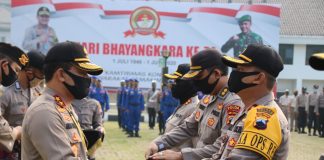 Lumpuhkan Pelaku Penyerangan Polisi Di tawangmangu Kompol Busroni Diganjar Penghargaan Kapolda Jateng