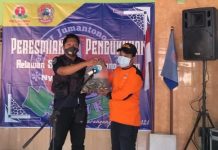 Kampanyekan Jaga Sungai Anggota SubbagHumas Polres Karanganyar Tebar Ribuan Benih Ikan Bersama Relawan Sejuk