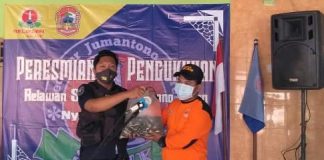Kampanyekan Jaga Sungai Anggota SubbagHumas Polres Karanganyar Tebar Ribuan Benih Ikan Bersama Relawan Sejuk