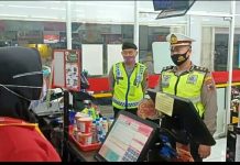 Minimalisir Tindak Kejahatan, Polisi Di Karanganyar Jawa Tengah Patroli Bersenjata