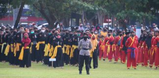 Polres Karanganyar Bersama Seluruh Pendekar Lembah Lawu Laksanakan Apel dan Baksos