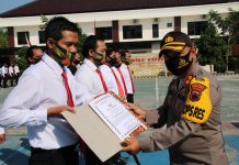 Berhasil Ungkap Kasus Narkoba, 5 Anggota Satnarkoba Polres Karanganyar Diganjar Penghargaan