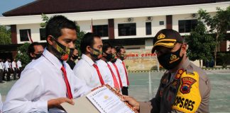 Berhasil Ungkap Kasus Narkoba, 5 Anggota Satnarkoba Polres Karanganyar Diganjar Penghargaan