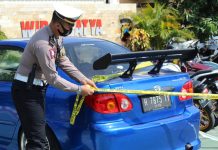 Polisi Digleyer Mobil Berknalpot berisik, Setelah Ditilang Ternyata Siswi SMA