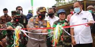 Personil Polres Karanganyar Ikuti Upacara Penutupan TMMD ke 109 di lapangan Kantor Balai Desa Jatiwarno
