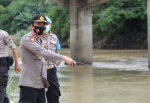 Curah Hujan Tinggi, Polsek Jaten Pantau Debit Air Bengawan Solo