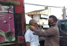 Di Matesih , Sopir Tak Luput Dari Program 1000 Masker Polres Karanganyar