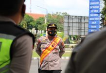 Warganya Kepergok Tak Tertib Protokol Kesehatan , AKP.Mardiyanto Berikan Masker Gratis