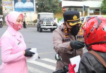 Hari Pertama Ramadan, OPS KESELAMATAN CANDI 2021 Kapolres Karanganyar Bagikan Masker dan Takjil