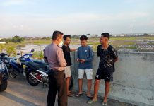 Respon Cepat Keluhan Warga di Facebook , AKP Agus Raino Bersama Anggota Sisir Fly Over Tol Soker