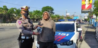 Pendisiplinan Protokol Kesehatan di Simpang Lima Bejen di pimpin Langsung Oleh Ipda Marinda Selaku Satgas Preemtif