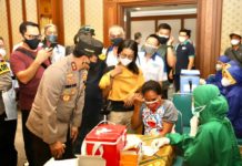 *Persiapan Hadapi PTM, Kapolda Jateng Cek Vaksinasi Pelajar di Sukoharjo