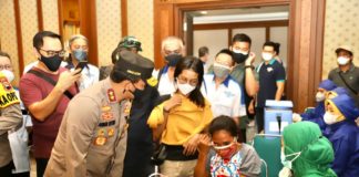 *Persiapan Hadapi PTM, Kapolda Jateng Cek Vaksinasi Pelajar di Sukoharjo