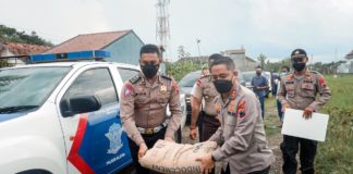 Bersama Awak Media, Kapolres Klaten Bantu Pembangunan Masjid At-Taqwa