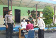 Bhabinkamtibmas Dibantu Babinsa Amankan Penyaluran BLT Desa Ngringo