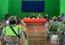 Polsek Karanganyar Berikan Pembinaan Terhadap Anggota Linmas Tegalgede