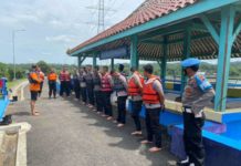 Waspadai Bencana Alam, Sat Samapta Polres Karanganyar Latih Kemampuan SAR Air