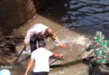 Cegah Banjir, Polsek Jaten Bersihkan Sungai Spreh Bersama Masyarakat