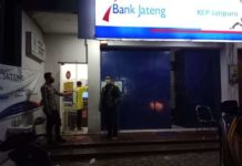 Sambangi Komplek Perbankan, Polsek Jatipuro Pastikan Satpam Bank Selalu Siap Siaga