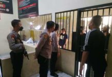 Piket Pawas Polres Karanganyar Cek Ruang Tahanan, Pastikan Tahanan Lengkap dan Sehat