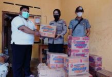 Kapolsek Karanganyar Himpun Dan Serahkan Bantuan Untuk Korban Erupsi Semeru