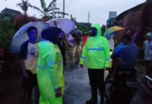 Kapolsek Karanganyar Patroli Wilayahnya yang Terdampak Puting Beliung dan Pohon Tumbang