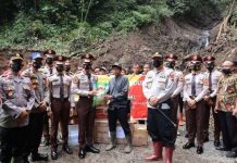Peduli Bencana, Taruna Akademi Kepolisian Berikan Bansos Kepada Masyarakat Lebakbarang