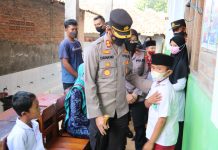 Kapolres Karanganyar Tinjau Vaksinasi Anak Dosis Dua Di MI Al Amin Karanganyar