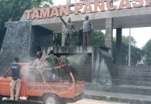 Polres Karanganyar Semprotkan Desinfektan Di Fasilitas Umum Jaga Kesehatan Masyarakat Dari Covid-19