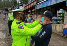 Ingatkan Prokes, Patroli Sat Lantas Polres Karanganyar Hadir Di Obyek Wisata