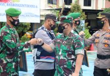 Nakes , Babinsa dan Bhabinkamtibmas Di Karanganyar Dapat Penghargaan