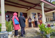 Bhabinkamtibmas Bersama Satgas Covid Tawangmangu Melakukan Tracing Warga Desa Bandardawung Tawangmangu Karanganyar