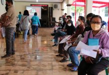 Antusiasme Warga Karanganyar Vaksin Sambil Foto – Foto Di Polres Karanganyar