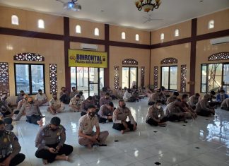 Anggota Polres Karanganyar Ikuti Binrohtal Peringatan Isro’ Mi’raj Virtual Bersama Polda Jateng