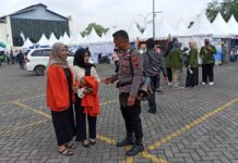 Sat Binmas Polres Karanganyar Berikan Himbauan Kamtibmas Kepada Peserta Bazar Muktamar Muhammadiyah dan Aisyiah ke-48