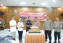 Hadiri Syukuran HUT Humas Polri di Polres Sukoharjo, Kapolda Jateng Bagikan Bansos untuk Anak Yatim