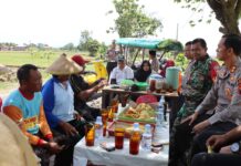 Jumat Curhat, Kapolres Karanganyar Duduk Bareng Bersama Petani di Desa Jati