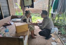 Anggota Sat Lantas Polres Karanganyar, Laksanakan Bakti Sosial Terhadap Warga Kurang Mampu*