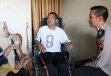 Jumat Berkah, Kapolres Karanganyar Melaksanakan Anjangsana ke Rumah Anggotanya Yang Sakit