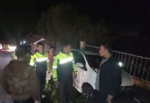 Sat Lantas Polres Karanganyar Tangani Kecelakaan di Tawangmangu