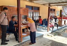 Pastikan Aman, Polsek Jaten Kawal Penyaluran BLT