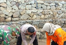 Sinergitas TNI-POLRI Polres Karanganyar Laksanakan Kerja Bakti Dalam Rangka Pelaksanaan BEYOND TRUST PRESISI Polri