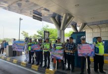 Istimewa, Satlantas Karanganyar Bagikan Ratuan Kopi Gratis Cegah Kecelakaan